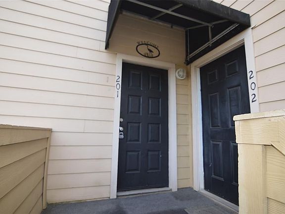 5th image of 1140 Marina Bay Dr APT 201