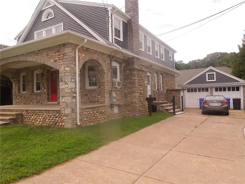 2 bed, 1.0 bath, 2378 sqft, $2,200 — Photo 2