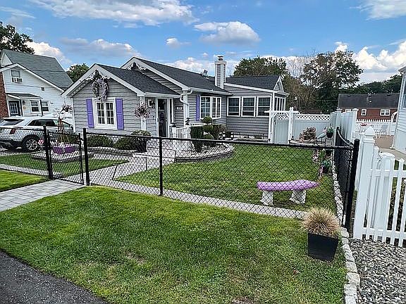 2nd image of 609 Greenwood Ave