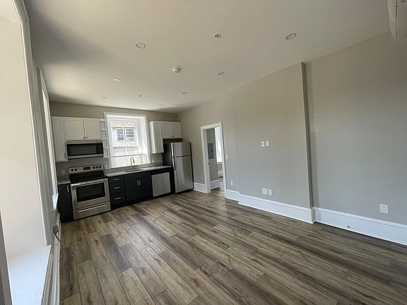 4th image of 257 Church St Floor 1