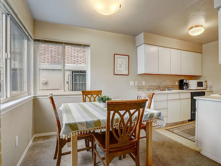 East Thomas Suites — Photo 21