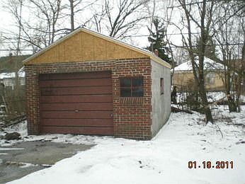 2nd image of 18475 Hickory St