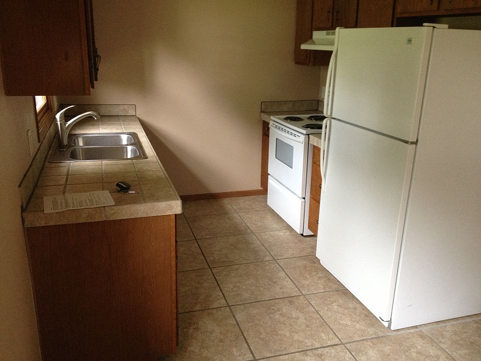 2nd image of 655 S Jackson Ave