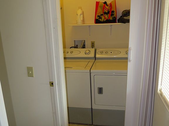 4th image of 10639 Andora Ave #B