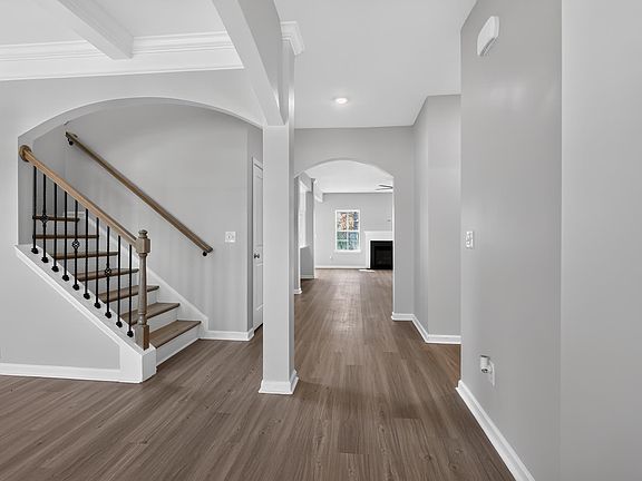 3rd image of 207 Aldergate Dr