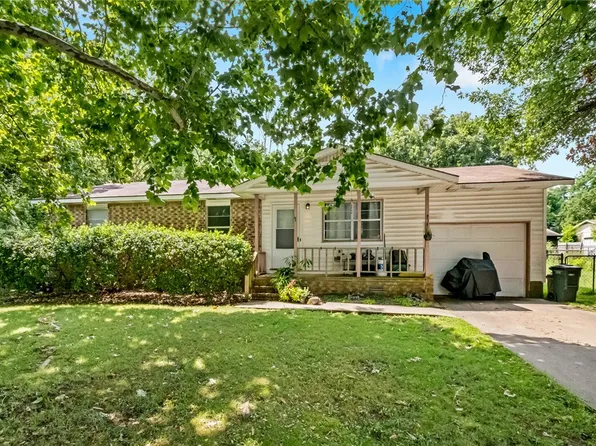 347 W Red Wing Cir, Fayetteville, AR 72704