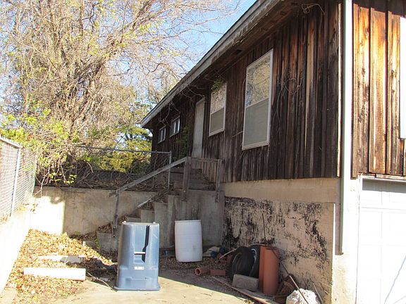 3rd image of 1864 E Pine Ave