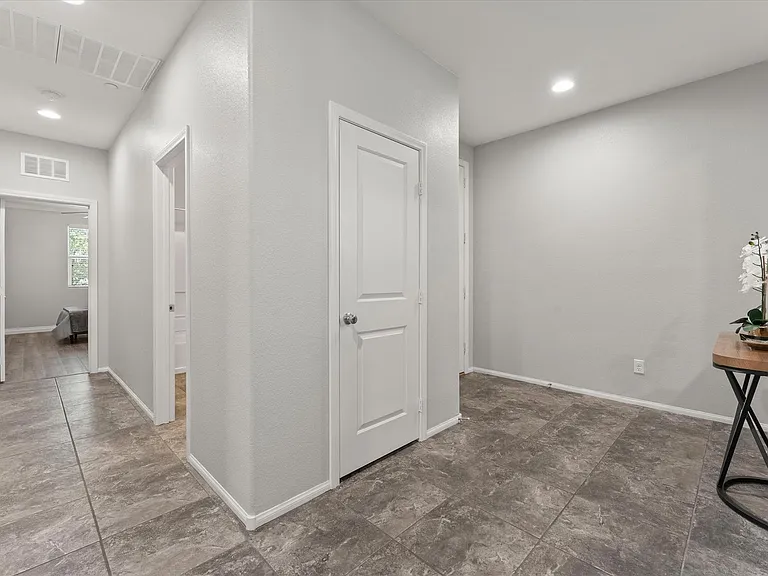 700 Sea Coast Dr — Photo 4