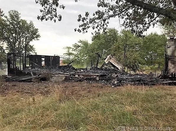 15837 W Burchett Rd, Tahlequah, OK 74464