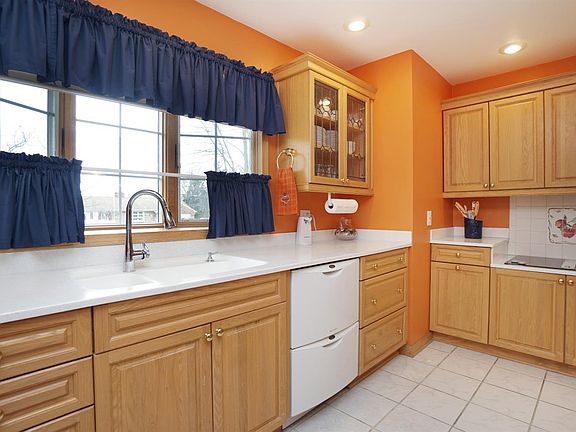 5th image of 5564 Clearidge Ln
