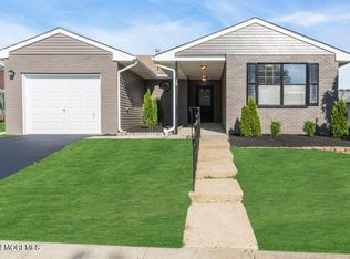 16 Lansdale Dr, Marlboro, NJ 07746