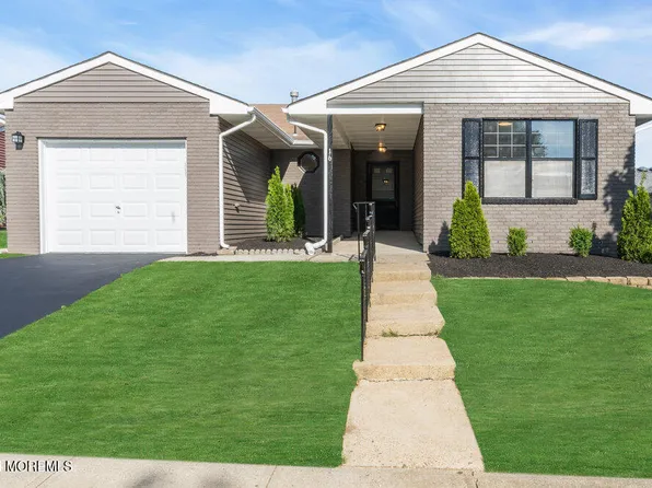 16 Lansdale Drive, Marlboro, NJ 07746