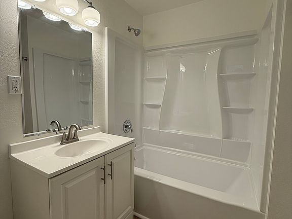 5th image of 1 Shelley Dr APT B