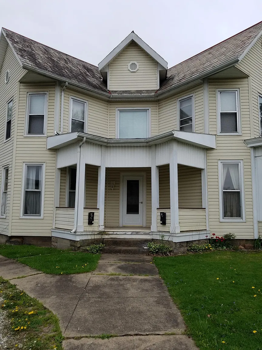 410 Ray Ave NW photo 1