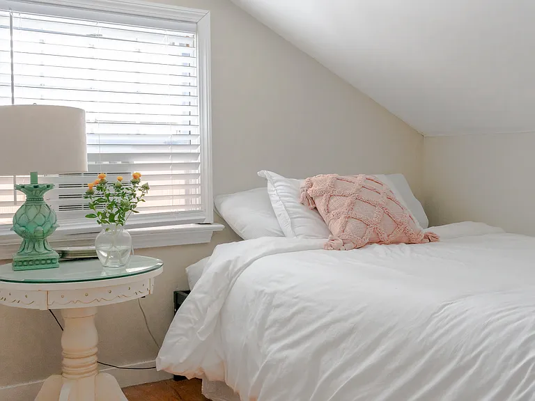 15 Florence Ave — Photo 10
