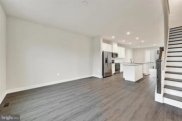 815 Lennox St — Photo 5