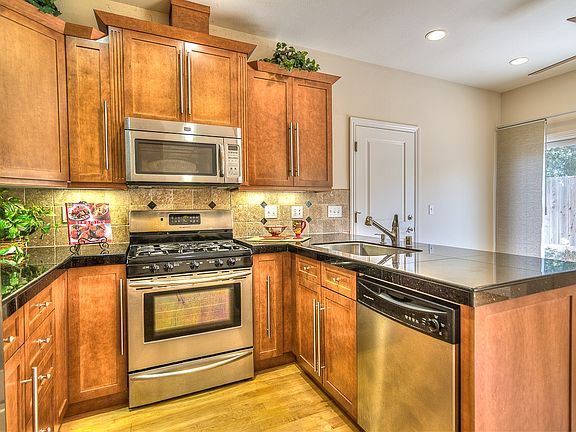5th image of 1276 Poplar Ave