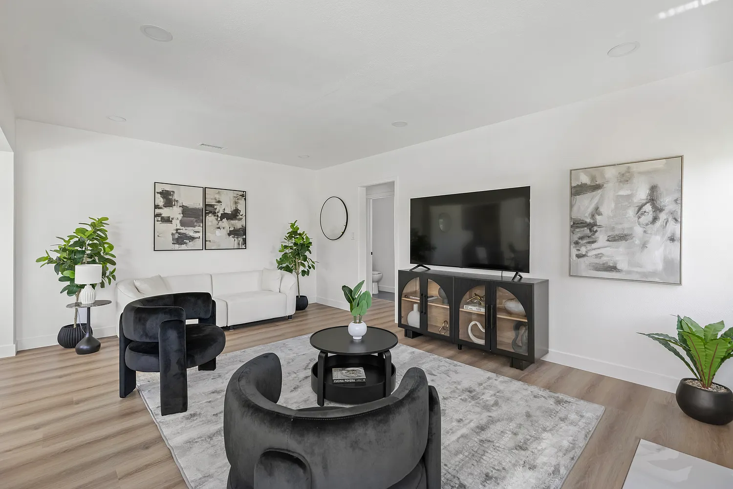 3 bed, 1300 sqft, $5,995 — Photo 3
