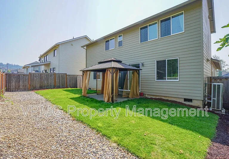 6301 N 89th Ave — Photo 43
