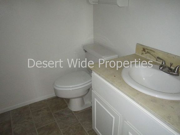 3rd image of 1613 E Donner Dr