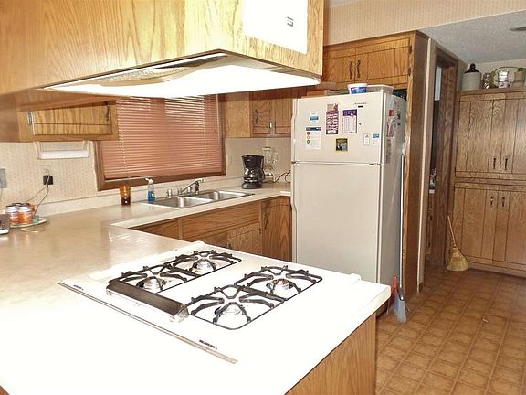 4th image of 740 8th St N