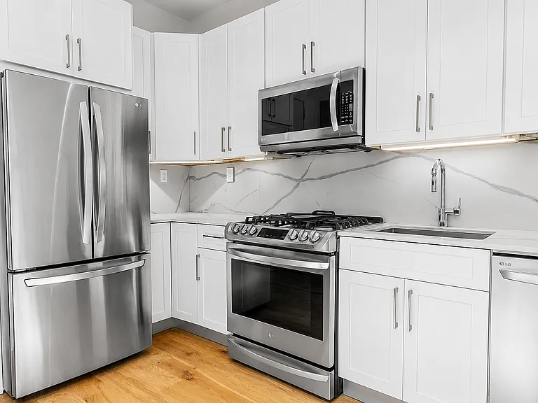915 Saint Johns Pl #8 — Photo 2