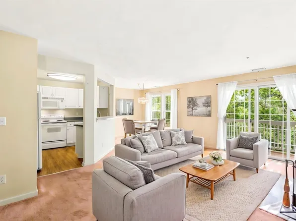 1 Riverview Blvd APT 2-212, Methuen, MA 01844
