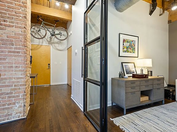 3rd image of 2201 W Wabansia Ave APT 10