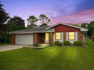 9471 N 60th St, Brown Deer, WI 53223