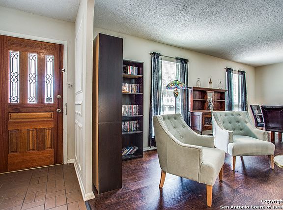 4th image of 10218 Willowick Ln