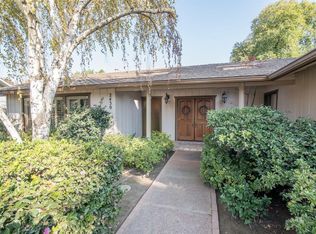 2430 Country Club Ln, Selma, CA 93662