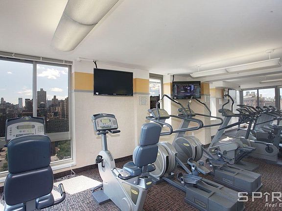 5th image of 1500 Lexington Ave APT 4Q