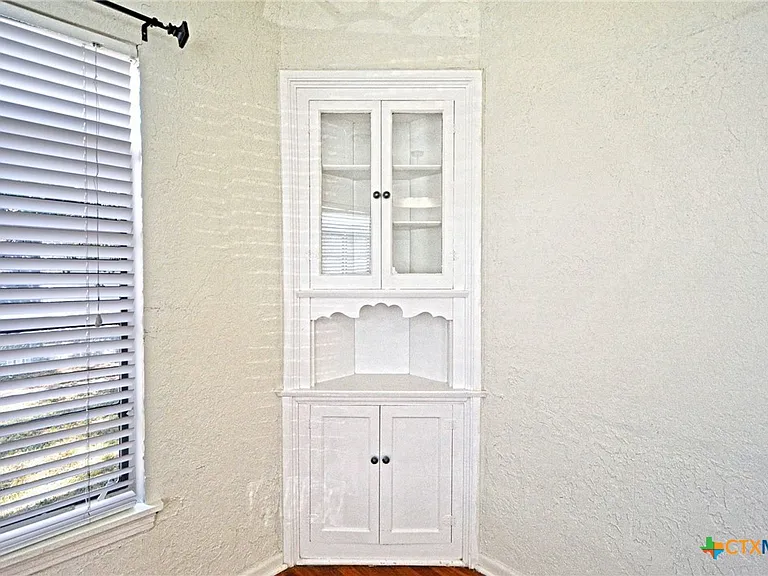 268 E Mill St — Photo 12