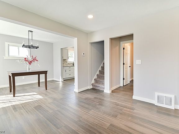 4th image of 1692 Temple Ave