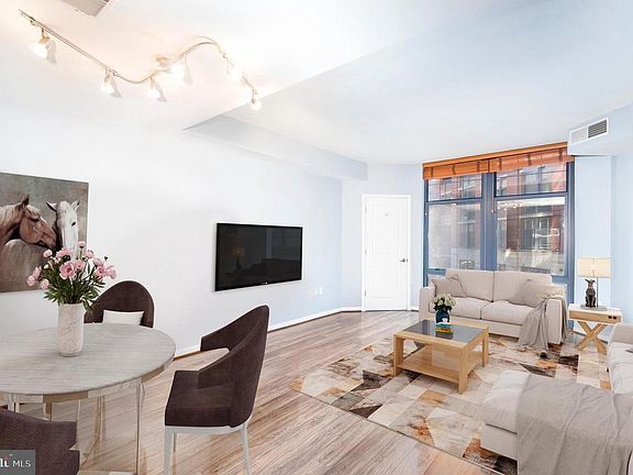 2nd image of 1021 N Garfield St APT 229