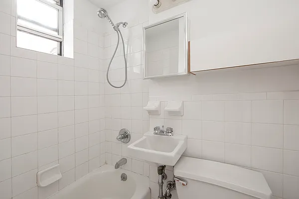 Rented by R New York | media 28