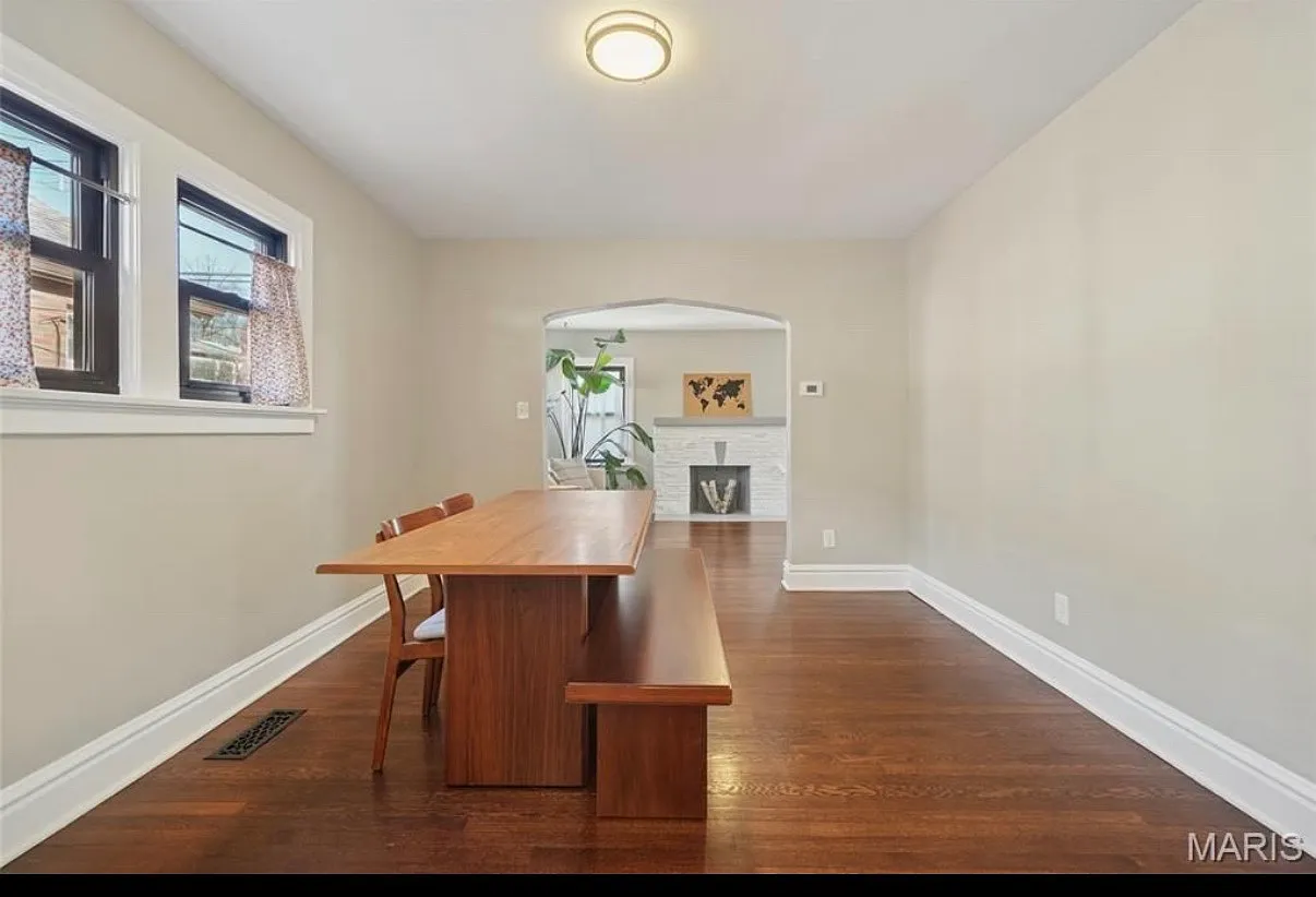 2 bed, 2020 sqft, $2,350 — Photo 4