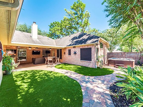 5th image of 2111 Crescent Coral Dr