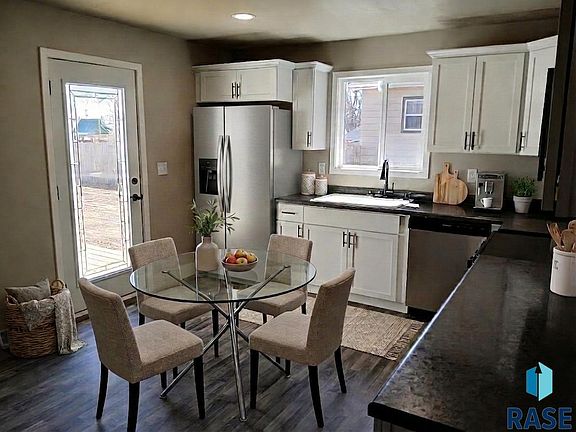 3rd image of 1320 N Lincoln Ave