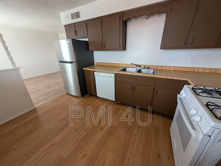 95 Darlene Rd SE #B — Photo 7