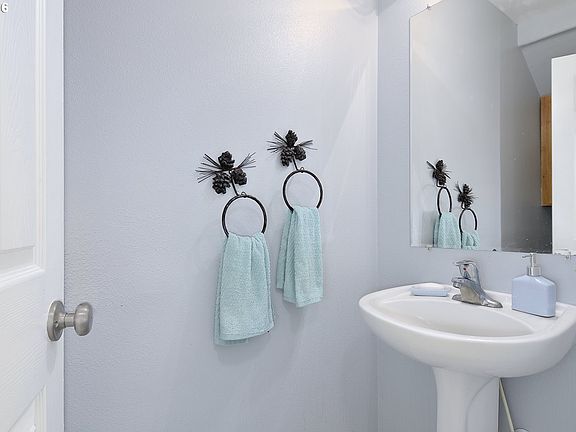 4th image of 6706 NE 72nd Cir