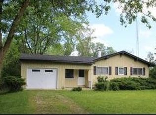 4216 W Lake Shore Dr, Wonder Lake, IL 60097