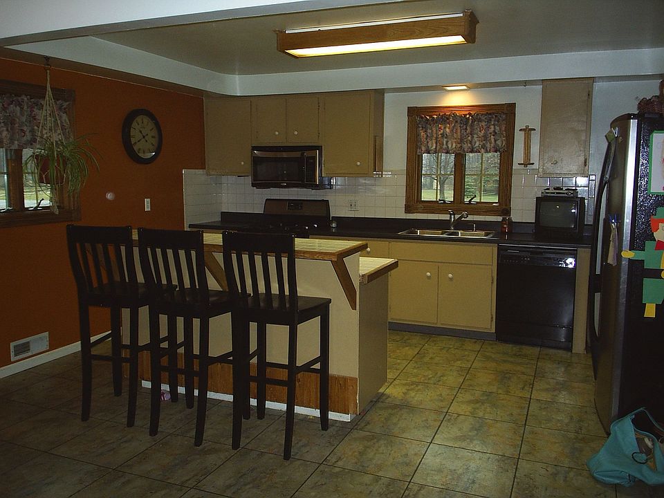 HUGE KITCHEN