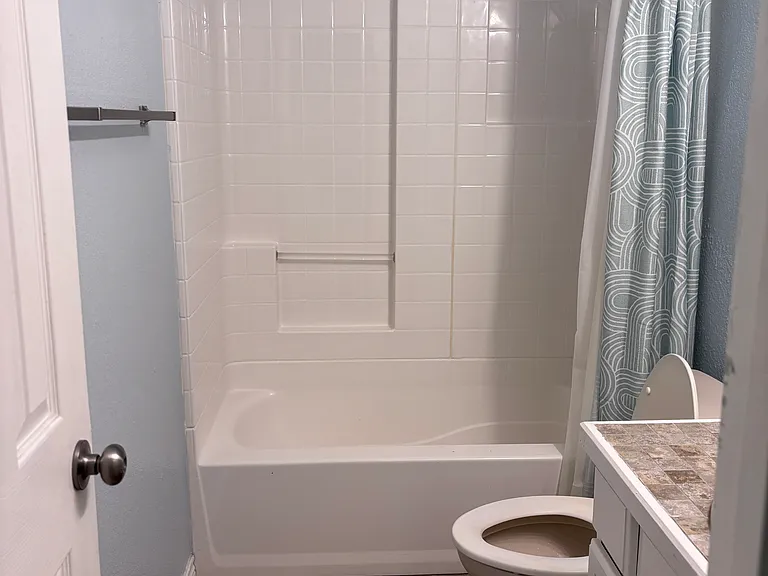 209 E Gail Ln — Photo 8