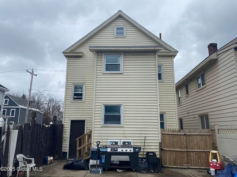 4th image of 1007 Strong Street