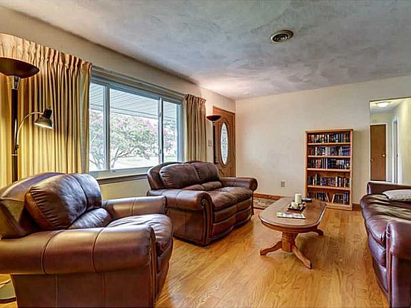 5th image of 3821 Forrester Ln