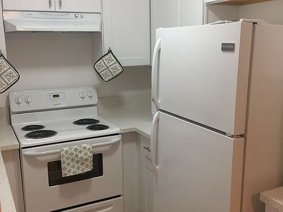 2nd image of 1370 Veteran Ave #1B-1Ba