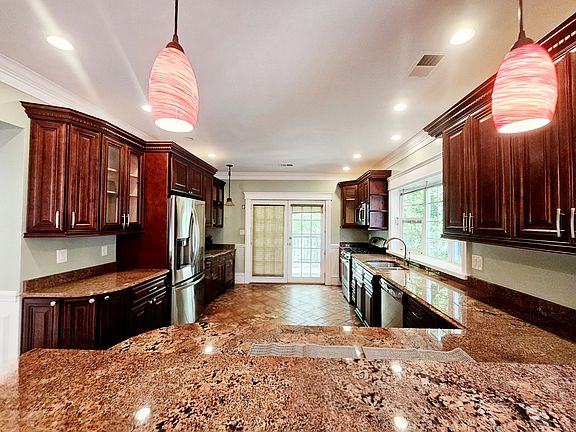 4th image of 127 Nonantum St #3