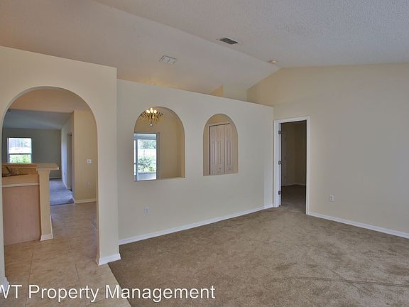 4th image of 32 Emerson Dr
