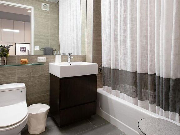 4th image of 160 Madison Ave APT 34H